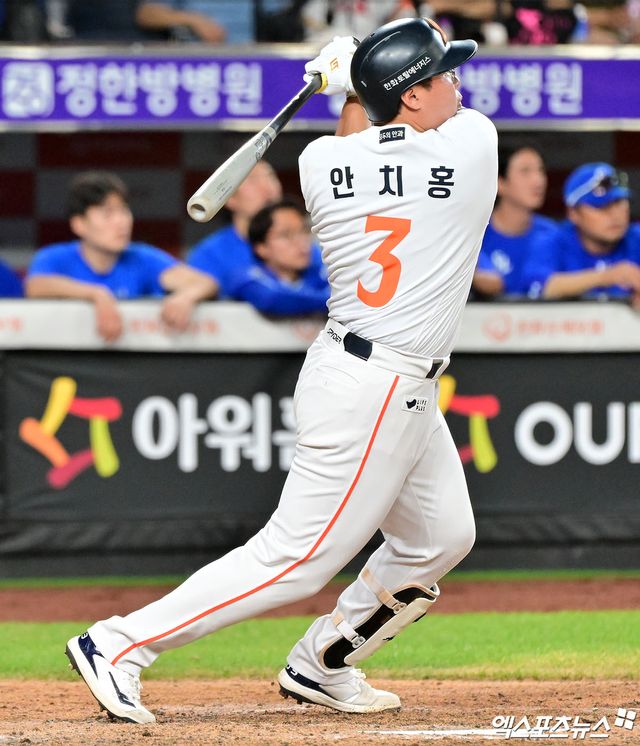 한화 이글스 안치홍이 지난 29일 대전 삼성 라이온즈전에서 타격하고 있다. 대전, 김한준 기자