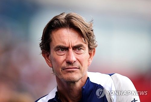 글로벌 축구매체 풋몹은 30일(한국시간) 토마스 프랑크 감독이 손흥민을 토트넘 홋스퍼에 남겨두고 그의 다재다능함을 활용하고 싶어 한다고 보도했다. 토트넘 주장 손흥민은 현재 미국 메이저리그사커(MLS)의 LA FC의 러브콜을 받고 있다. 손흥민의 이적설이 나오자 프랑크 감독은 손흥민의 중요성을 강조하면서 그의 재능을 활용하는 방법에 대해 언급했다. 연합뉴스