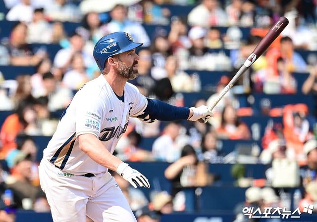 지난 5월 31일 오후 경상남도 창원NC파크에서 열린 '2025 신한 SOL Bank KBO리그' 한화 이글스와 NC 다이노스의 경기, 5회말 무사 1,3루 NC 데이비슨이 3루주자를 홈으로 불러들이는 1타점 희생 플라이를 때려내고 있다. 엑스포츠뉴스 DB