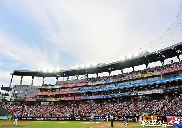30일 대전 한화생명 볼파크에서 열린 한화 이글스와 삼성 라이온즈의 KBO리그 정규시즌 맞대결 경기가 매진됐다. 대전, 김한준 기자