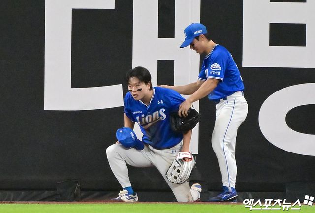 왼쪽에 위치한 삼성 라이온즈 박승규가 지난 29일 대전 한화 이글스전에서 호수비 후 일어서고 있다. 대전, 김한준 기자