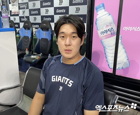 31일 부산 사직야구장에서 열린 2025 신한 SOL Bank KBO리그 NC 다이노스와 홈경기에 8번타자 겸 1루수로 선발 출전해 2타수 1안타(2루타 1) 2타점 2득점 1볼넷을 기록한 롯데 자이언츠 나승엽이 경기 후 취재진과 인터뷰에 응하고 있다. 엑스포츠뉴스 부산, 김유민 기자