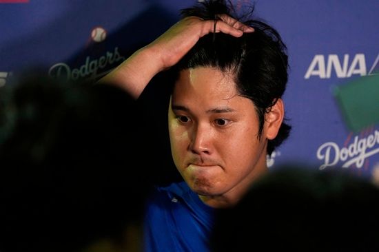 LA 다저스 오타니 쇼헤이가 31일 신시내티전에 선발 등판해 4회초 조기 강판을 당했다. 오타니는 전날부터 있던 탈수 증상과 등판 당일 둔부 경련 증상까지 겹쳐 투구를 이어가지 못했다. 오타니는 이날 타석에서도 5타수 무안타 침묵에 빠졌다. 연합뉴스