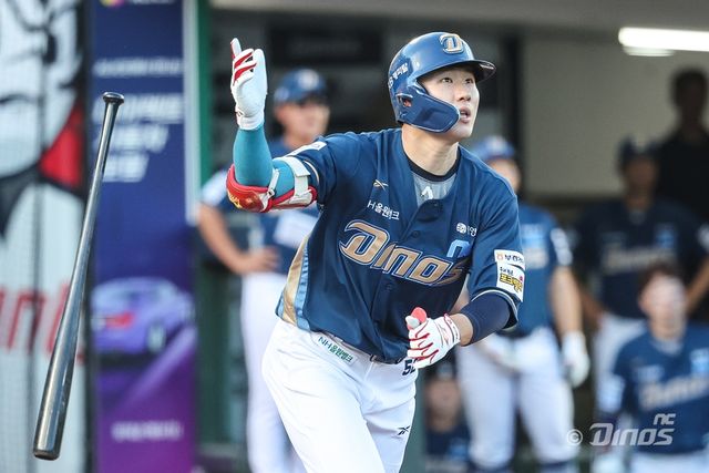 NC 다이노스 최원준이 지난 30일 부산 사직야구장에서 열린 2025 신한 SOL Bank KBO리그 롯데 자이언츠와 원정경기에 9번타자 겸 중견수로 선발 출전해 4타수 2안타 3타점 2득점 1도루를 기록했다. NC 다이노스