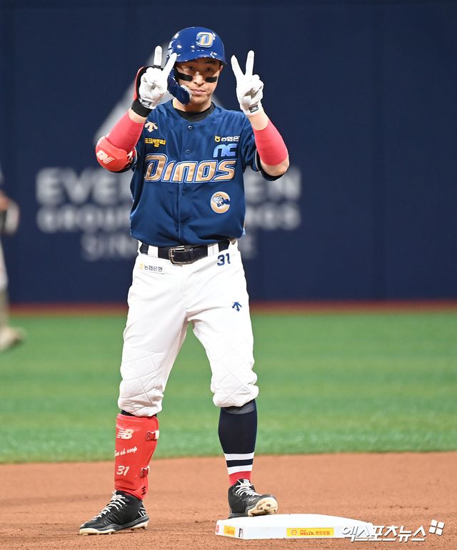 한화 이글스가 31일 NC 다이노스와의 트레이드를 통해 베테랑 외야수 손아섭을 영입했다. 현금 3억원과 2026 신인드래프트 3라운드 지명권을 내주기로 했다. 엑스포츠뉴스 DB