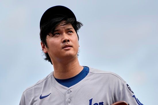 LA 다저스 오타니 쇼헤이가 31일 신시내티전에 선발 등판해 4회초 조기 강판을 당했다. 오타니는 전날부터 있던 탈수 증상과 등판 당일 둔부 경련 증상까지 겹쳐 투구를 이어가지 못했다. 오타니는 이날 타석에서도 5타수 무안타 침묵에 빠졌다. 연합뉴스