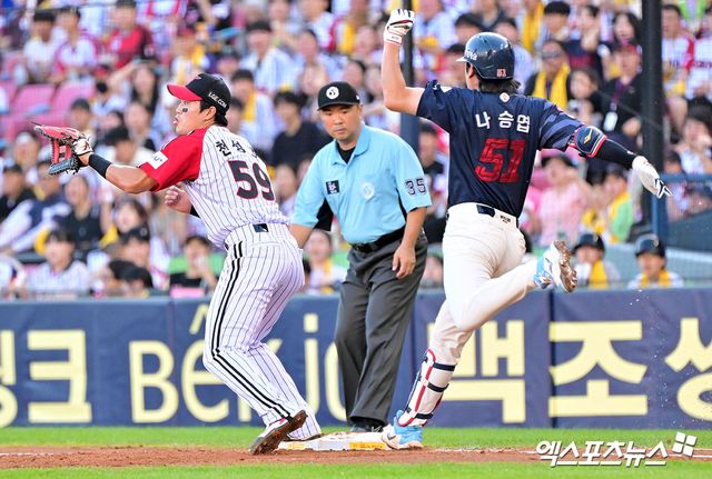 지난 20일 오후 서울 송파구 잠실야구장에서 열린 '2025 신한 SOL Bank KBO리그' 롯데 자이언츠와 LG 트윈스의 경기, 4회초 2사 1루 롯데 나승엽이 내야땅볼을 친 후 전력질주 하고 있다. 엑스포츠뉴스 DB