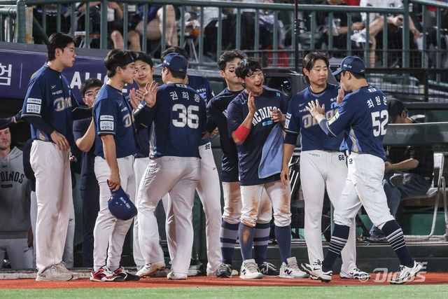 NC 다이노스 최원준이 지난 30일 부산 사직야구장에서 열린 2025 신한 SOL Bank KBO리그 롯데 자이언츠와 원정경기에 9번타자 겸 중견수로 선발 출전해 4타수 2안타 3타점 2득점 1도루를 기록했다. NC 다이노스