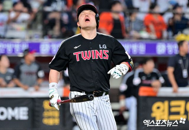 지난달 14일 오후 대전 한화생명 볼파크에서 열린 2025 신한 SOL Bank KBO리그 LG 트윈스와 한화 이글스의 경기, 8회초 1사 만루 LG 박동원이 타격을 하고 있다. 결과는 1타점 희생플라이 아웃.엑스포츠뉴스 DB