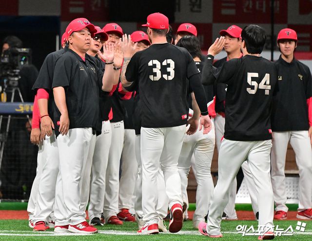 KIA 타이거즈 외국인 투수 아담 올러가 2025 신한 SOL 뱅크 KBO 올스타전 무대에 부상을 사유로 불참한다. KIA 이범호 감독은 올러 대신 윤영철을 올스타전 대체 참가 선수로 발탁했다. 엑스포츠뉴스 DB