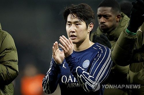 PSG 팬 매체 '파리스팬즈'가 지난 3일(한국시간) 나폴리가 여전히 이강인에 대한 관심을 놓지 않았고 PSG도 이적료를 책정했다고 보도했다.&nbsp;연합뉴스
