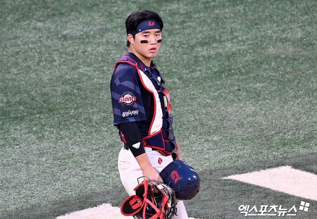 0일 오후 수원KT위즈파크에서 열린 '2024 신한 SOL Bank KBO리그' 롯데 자이언츠와 KT 위즈의 경기, 5회말 무사 1,2루 롯데 손성빈이 2루 견제로 KT 배정대를 아웃시키고 있다. 엑스포츠뉴스 DB