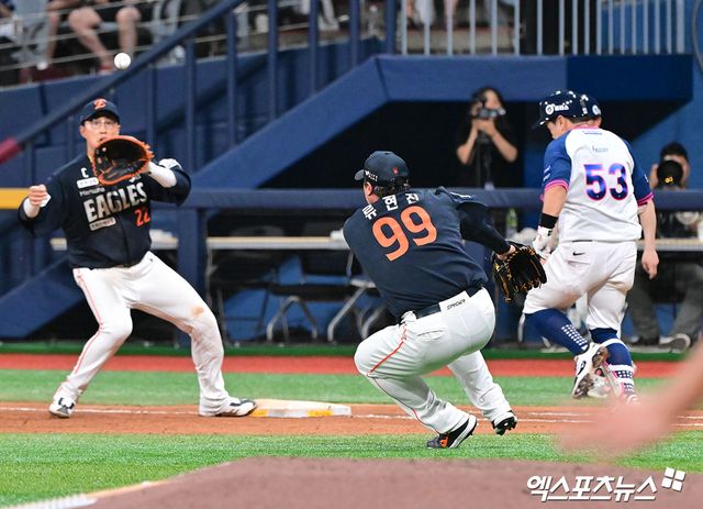 한화 이글스 투수 류현진이 5일 서울 고척스카이돔에서 열린 2025 신한 SOL Bank KBO리그 키움 히어로즈와의 팀 간 8차전에 선발등판, 5이닝 3실점을 기록했다. 사진 김한준 기자