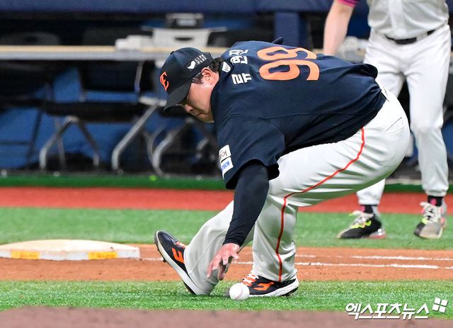 한화 이글스 투수 류현진이 5일 서울 고척스카이돔에서 열린 2025 신한 SOL Bank KBO리그 키움 히어로즈와의 팀 간 8차전에 선발등판, 5이닝 3실점을 기록했다. 사진 김한준 기자