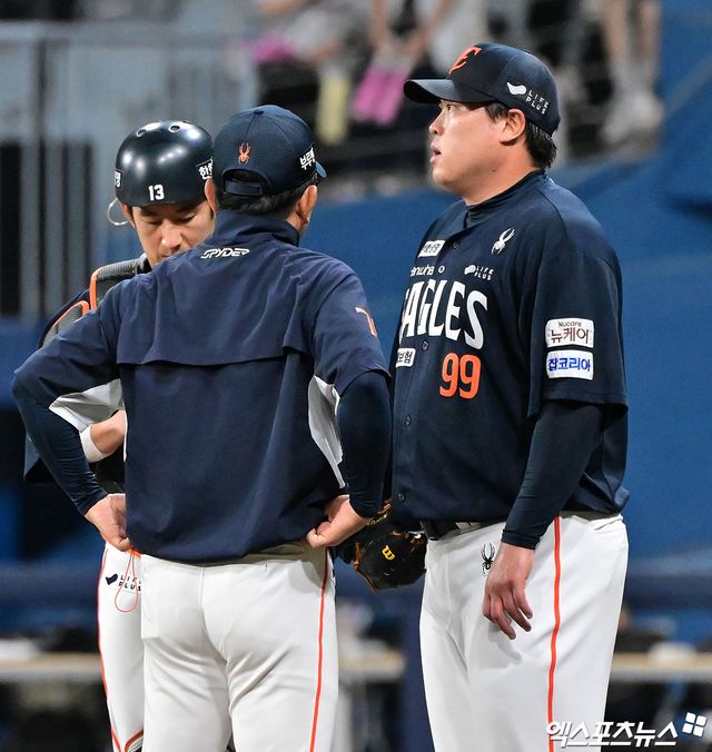 한화 이글스 투수 류현진이 5일 서울 고척스카이돔에서 열린 2025 신한 SOL Bank KBO리그 키움 히어로즈와의 팀 간 8차전에 선발등판, 5이닝 3실점을 기록했다. 사진 김한준 기자