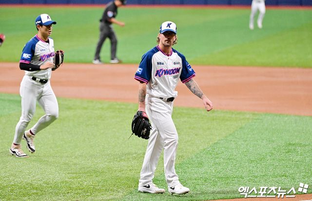 키움 히어로즈 외국인 투수 버클란 웰스가 5일 서울 고척스카이돔에서 열린 2025 신한 SOL Bank KBO리그 한화 이글스와의 팀 간 9차전에서 6이닝 2실점으로 호투했다. 사진 김한준 기자