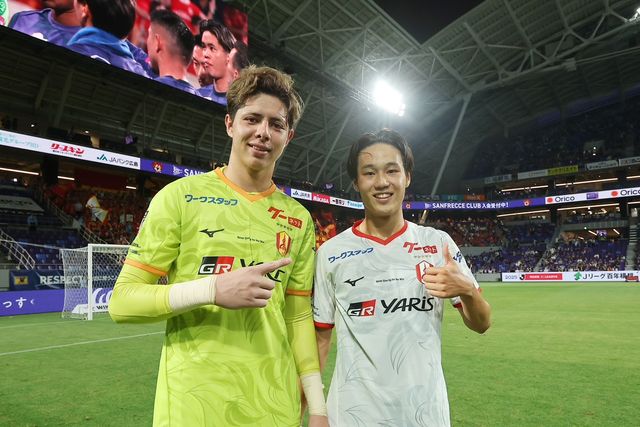 일본 매체 '스포니치'가 지난 4일 동아시안컵에 출전하는 일본 축구 국가대표팀에 19세 골키퍼 피사노 알렉산드르 코후유 호리오가 발탁돼 A매치 데뷔를 노린다고 보도했다.&nbsp; 일본축구협회는 지난 3일 공식 홈페이지를 통해 다가오는 동아시안컵에 출전할 모리야스 하지메 감독이 이끄는 일본 축구 국가대표팀 26인 명단을 발표했다.&nbsp;나고야