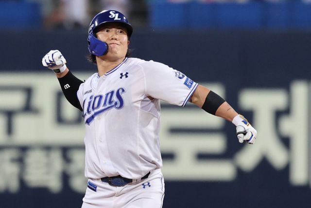 5일 대구 삼성라이온즈파크에서 열린 2025 신한 SOL Bank KBO리그 LG 트윈스와 삼성 라이온즈의 경기, 삼성 류지혁이 5회말 무사 만루 찬스에서 적시타를 때려냈다. 삼성 라이온즈