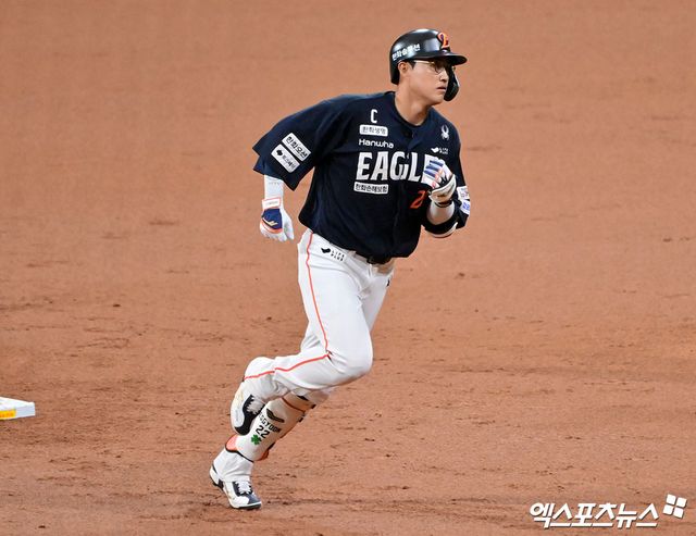 한화 이글스 캡틴 채은성이 6일 서울 고척스카이돔에서 열린 2025 신한 SOL Bank KBO리그 키움 히어로즈와의 팀 간 10차전에 5번타자 겸 1루수로 선발출전, 2회초 결승 선제 2점 홈런을 기록했다. 사진 김한준 기자