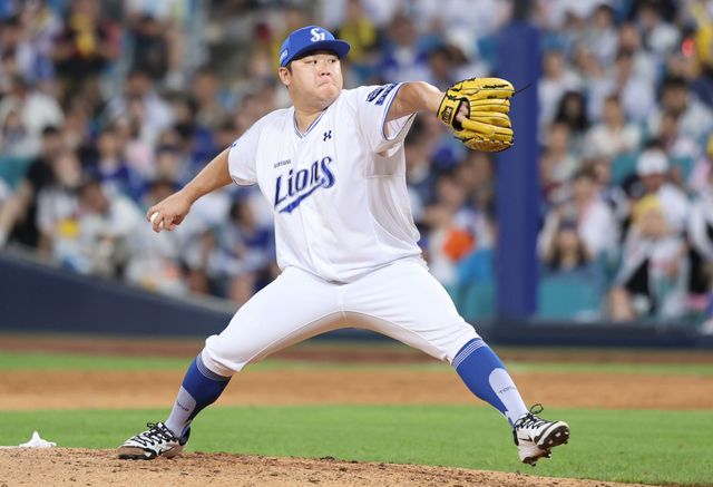 5일 대구 삼성라이온즈파크에서 열린 2025 신한 SOL Bank KBO리그 LG 트윈스와 삼성 라이온즈 간의 맞대결, 7회 초 1사 만루 상황 마운드에 오른 삼성 우완 이승현이 연속 삼진을 잡아내고 위기에서 탈출했다. 삼성 라이온즈