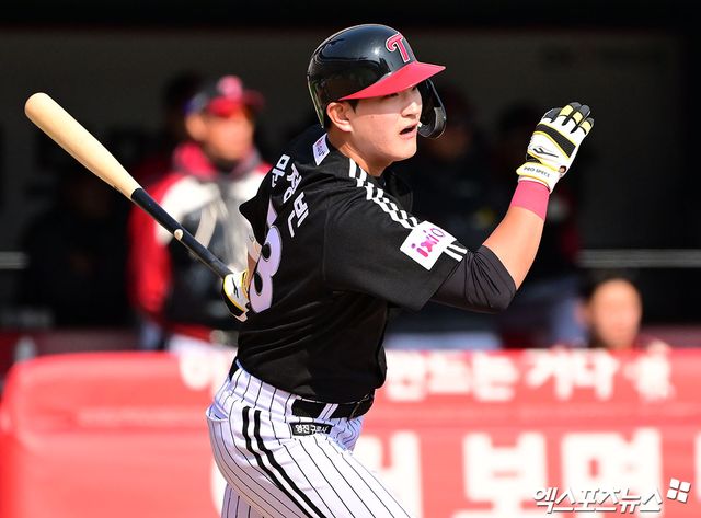 지난 3월 8일 오후 수원KT위즈파크에서 열린 2025 신한 SOL Bank KBO리그 LG 트윈스와 KT 위즈의 시범경기, 7회초 2사 1, 3루 LG 문정빈이 타격을 하고 있다. 엑스포츠뉴스 DB