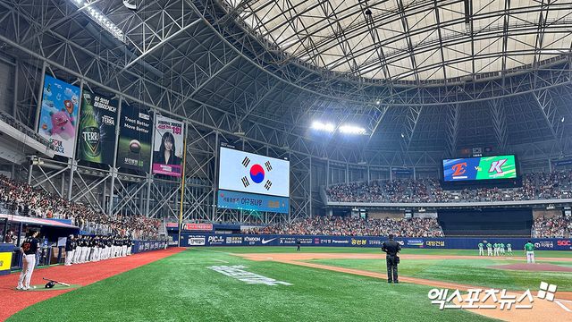 키움 히어로즈가 6일 서울 고척스카이돔에서 열린 2025 신한 SOL Bank KBO리그 한화 이글스와의 팀 간 10차전에서 1만 6000석 전 좌석 매진을 기록했다. 2008년 창단 이후 단일 시즌 최다인 19회 매진을 기록, 팀 역사를 새롭게 썼다. 사진 김한준 기자