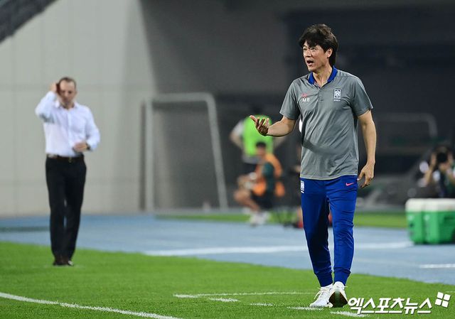 홍명보 대한민국 축구 국가대표팀 감독이 7일 용인 미르 스타디움에서 열린 2025 동아시아축구연맹(EAFF) E-1 챔피언십(동아시안컵) 중국과의 개막전을 지켜보고 있다. 한국은 이날 3-0 완승을 챙겼다. 용인, 박지영 기자