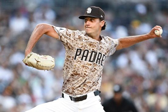 샌디에이고 파드리스 카일 하트가 7일(한국시간) 미국 캘리포니아주 샌디에이고의 펫코 파크에서 열린 2025 메이저리그(MLB) 텍사스 레인저스와 홈 경기에 팀의 두 번째 투수로 등판해 3⅔이닝 퍼펙트 피칭을 펼쳤다. 연합뉴스