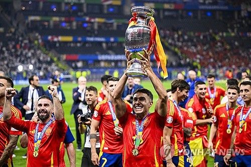 아스널이 6일(한국시간) 공식 홈페이지를 통해 스페인 국가대표 미드필더 마르틴 수비멘디를 장기 계약으로 영입했다고 발표했다.&nbsp;연합뉴스