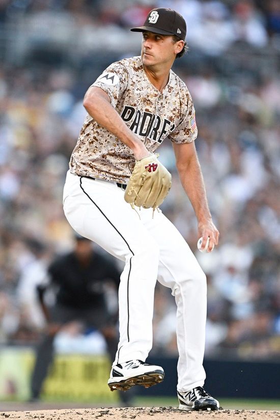 샌디에이고 파드리스 카일 하트가 7일(한국시간) 미국 캘리포니아주 샌디에이고의 펫코 파크에서 열린 2025 메이저리그(MLB) 텍사스 레인저스와 홈 경기에 팀의 두 번째 투수로 등판해 3⅔이닝 퍼펙트 피칭을 펼쳤다. 연합뉴스