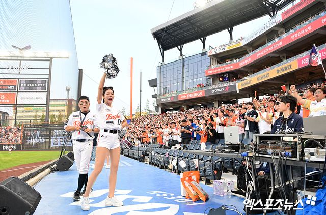 8일 대전 한화생명 볼파크에서 열린 2025 신한 SOL Bank KBO리그 KIA 타이거즈와 한화 이글스의 경기, 이날 경기는 오후 5시 11문 기준 1만7000석 전석 매진을 달성했다. 한화의 시즌 37번째 매진이다. 대전, 김한준 기자