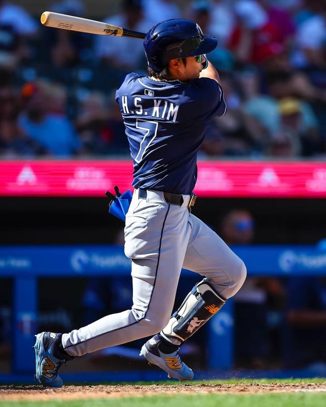탬파베이 레이스 내야수 김하성이 지난 5일 미네소타 트윈스전에서 부상 복귀전을 치르며 타격하고 있다. 당일 종아리를 다친 김하성은 9일 디트로이트 타이거스전서 선발 명단에 복귀했다. 탬파베이 레이스 공식 SNS