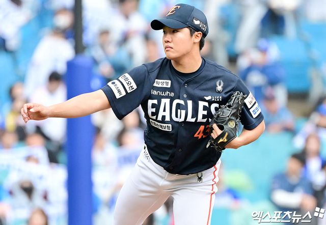 5일 오후 대구삼성라이온즈파크에서 열린 '2025 신한 SOL Bank KBO리그' 한화 이글스와 삼성 라이온즈의 경기, 7회말 1사 한화 정우주가 공을 힘차게 던지고 있다. 엑스포츠뉴스DB