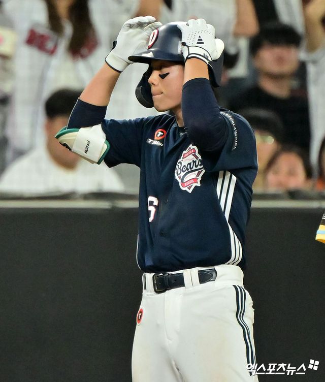 두산 베어스 내야수 오명진이 8일 부산 사직야구장에서 열린 2025 신한 SOL Bank KBO리그 롯데 자이언츠와의 팀 간 10차전에서 홈런 포함 멀티 히트로 팀 역전승을 이끌었다. 사진 엑스포츠뉴스 DB