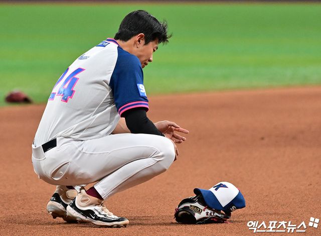 지난 5일 오후 서울 구로구 고척스카이돔에서 열린 '2025 신한 SOL Bank KBO리그' 한화 이글스와 키움 히어로즈의 경기, 9회초 1사 2루 키움 송성문이 한화 문현빈의 1타점 적시타가 나오자 아쉬워하고 있다. 엑스포츠뉴스 DB
