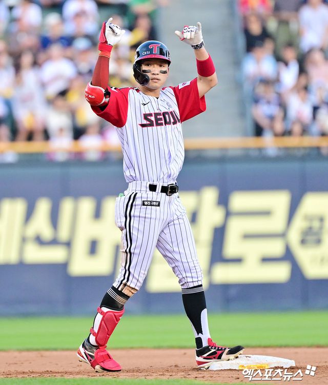 지난달 22일 오후 서울 송파구 잠실야구장에서 열린 '2025 신한 SOL Bank KBO리그' 두산 베어스와 LG 트윈스의 경기, 7회말 무사 1루 LG 박해민이 우중간 2루타를 날린 후 기뻐하고 있다. 엑스포츠뉴스 DB