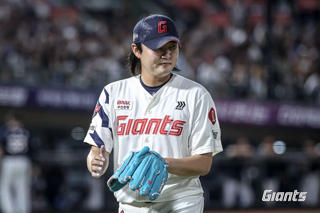 롯데 자이언츠 우완 정철원이 9일 부산 사직야구장에서 열린 2025 신한 SOL Bank KBO리그 두산 베어스와의 팀 간 11차전에서 홀드를 기록했다. 사진 롯데 자이언츠
