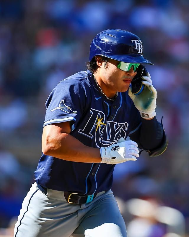 탬파베이 레이스 내야수 김하성이 지난 5일 미네소타 트윈스전에서 메이저리그 복귀전을 치르며 주루하고 있다. 김하성은 10일 디트로이트 타이거스전에 7번 타자 겸 유격수로 선발 출장해 첫 타석부터 안타를 쳤다. 탬파베이 레이스 공식 SNS