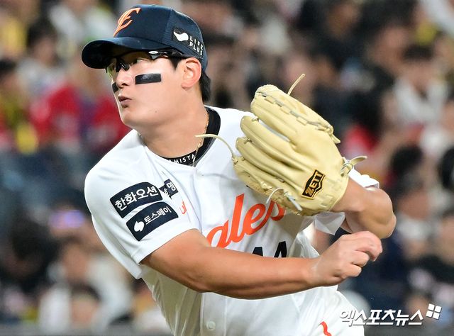 9일 오후 대전 한화생명 볼파크에서 열린 '2025 신한 SOL Bank KBO리그' KIA 타이거즈와 한화 이글스의 경기, 9회초 한화 김서현이 공을 힘차게 던지고 있다. 대전, 김한준 기자