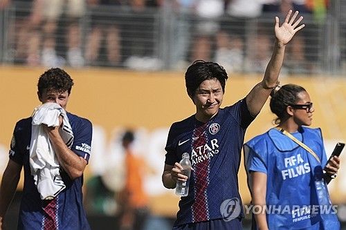 PSG는 10일(한국시간) 미국 뉴저지 메트라이프 스타디움에서 열린 2025 국제축구연맹(FIFA) 클럽월드컵 준결승전서 압도적인 경기력 끝에 레알 마드리드를 4-0으로 대파했다. 이강인은 이날 후반 중후반 교체로 들어간 뒤 후반 42분 곤살루 하무스의 쐐기골 때 기점이 되는 패스를 찔러넣어 자신의 존재감을 알렸다. 연합뉴스