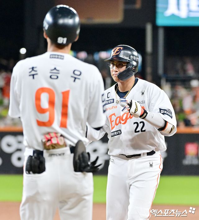 9일 오후 대전 한화생명 볼파크에서 열린 '2025 신한 SOL Bank KBO리그' KIA 타이거즈와 한화 이글스의 경기, 5회말 2사 2,3루 한화 채은성이 2타점 적시타를 날리고 있다. 대전, 김한준 기자