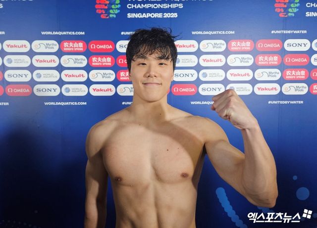 1일 오후 싱가포르 칼랑의 세계수영선수권대회 아레나에서 열린 2025 국제수영연맹 싱가포르 세계수영선수권대회 남자 자유형 50m 준결승 스윔 오프, 지유찬이 21초66로 이스라엘의 메이론 체루티를 0.08초 차로 따돌리고 결승에 올랐다. 경기 후 지유찬이 엑스포츠뉴스와 인터뷰에 임하고 있다. 칼랑(싱가포르), 유준상 기자