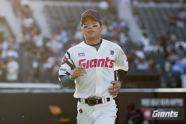 롯데 자이언츠 외야수 장두성이 1일 서울 고척스카이돔에서 열리는 2025 신한 SOL Bank KBO리그 키움 히어로즈와의 팀 간 13차전에 1번타자 겸 중견수로 선발 라인업에 이름을 올렸다. 사진 롯데 자이언츠