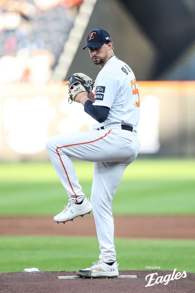 한화 이글스 라이언 와이스가 31일 대전 삼성 라이온즈전에 선발 등판해 투구하고 있다. 한화 이글스