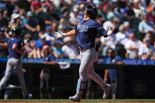 미국 메이저리그 탬파베이 레이스 내야를 이끄는 김하성이 11일(한국시간) 미국 워싱턴주 시애틀의 T모바일 아레나에서 열린 2025 메이저리그 시애틀 매리너스와의 원졍 경기에 7번타자 겸 유격수로 선발 출전,&nbsp;3타수 2안타 1홈런 2타점 1볼넷 1득점을 기록했다.&nbsp;사진 연합뉴스