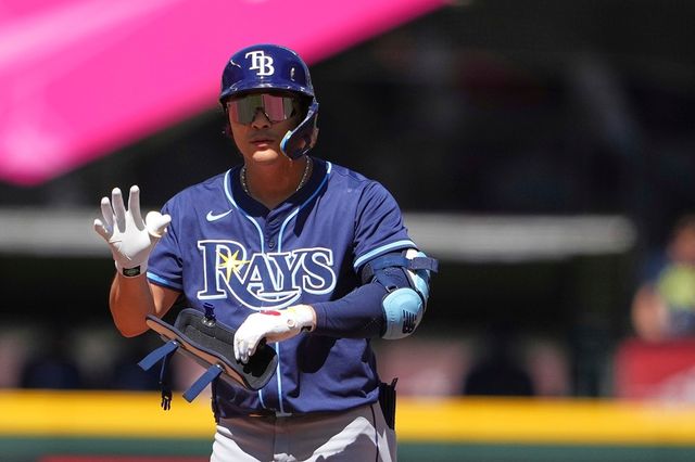 미국 메이저리그 탬파베이 레이스 내야를 이끄는 김하성이 11일(한국시간) 미국 워싱턴주 시애틀의 T모바일 아레나에서 열린 2025 메이저리그 시애틀 매리너스와의 원졍 경기에 7번타자 겸 유격수로 선발 출전,&nbsp;3타수 2안타 1홈런 2타점 1볼넷 1득점을 기록했다.&nbsp;사진 연합뉴스