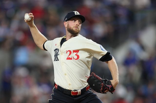 미국 메이저리그 텍사스 레인저스의 투수 메릴 켈리가 지난 9일(한국시간) 미국 텍사스주 알링턴 글로브 라이프 필드에서 열린 2025 메이저리그 필라델피아 필리스와의 홈 경기에 선발등판, 4⅓이닝 5피안타 2피홈런 4탈삼진 5볼넷 4실점으로 패전투수가 됐다. 사진 연합뉴스