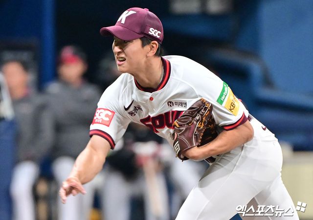 9일 오후 서울 구로구 고척스카이돔에서 열린 '2025 신한 SOL Bank KBO리그' LG 트윈스와 키움 히어로즈의 경기, 9회초 무사 1,2루 키움 주승우가 공을 힘차게 던지고 있다. 엑스포츠뉴스 DB