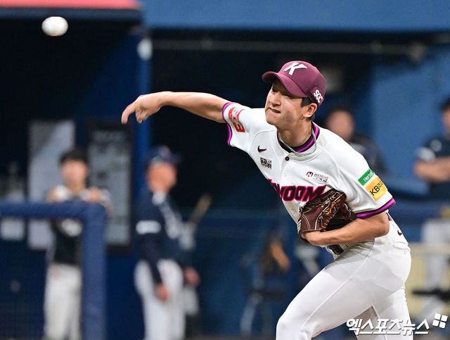 1일 오후 서울 구로구 고척스카이돔에서 열린 '2025 신한 SOL Bank KBO리그' 두산 베어스와 키움 히어로즈의 경기, 7회초 2사 1루 키움 주승우가 공을 힘차게 던지고 있다. 엑스포츠뉴스 DB