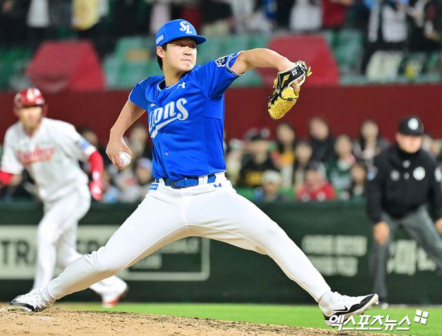 삼성 라이온즈 투수 이호성이 올해 정규시즌 경기에 구원 등판해 역투하고 있다. 엑스포츠뉴스 DB